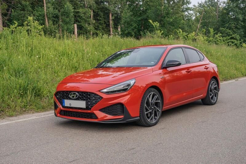 Rot Gebraucht 2020 Hyundai i30 N Line Limousine | 19.500 € (Etwas zu teuer) - Bild 1/4