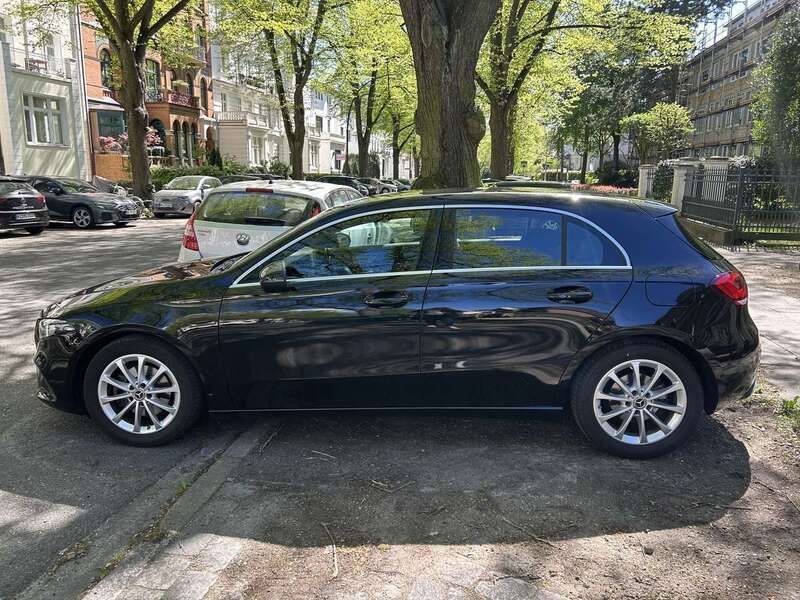 Schwarz Gebraucht 2019 Mercedes A200 Progressive Limousine | 20.800 € (Guter Preis) - Bild 1/4