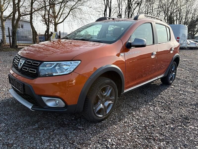Gebraucht 2017 Dacia Sandero Celebration Kleinwagen | 5.800 € (Guter Preis) - Bild 1/4