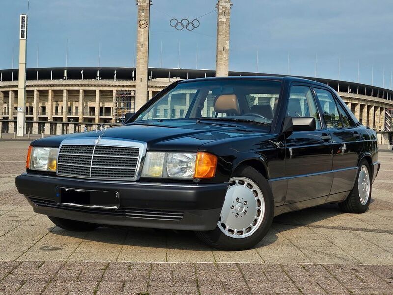 Schwarz Gebraucht 1989 Mercedes 190 Limousine | 14.490 € - Bild 1/4