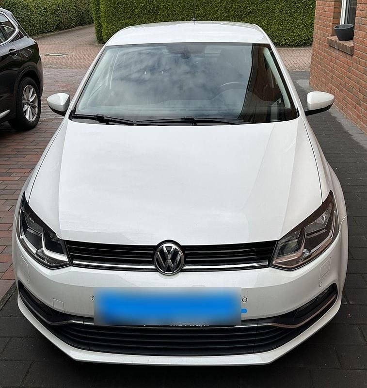 Weiß Gebraucht 2015 VW Polo LOUNGE Kleinwagen | 8.400 € (Guter Preis) - Bild 1/4