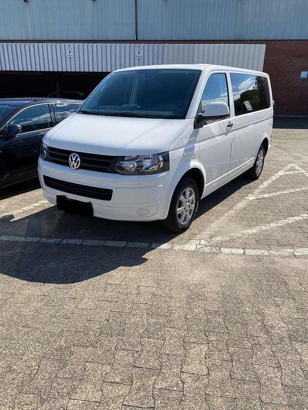 Weiß Gebraucht 2010 VW T5 Comfortline Van | 10.500 € (Guter Preis) - Bild 1/4