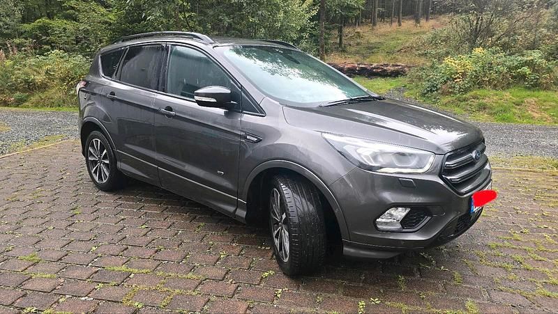 Grau Gebraucht 2018 Ford Kuga ST-Line SUV | 16.899 € (Etwas zu teuer) - Bild 1/4