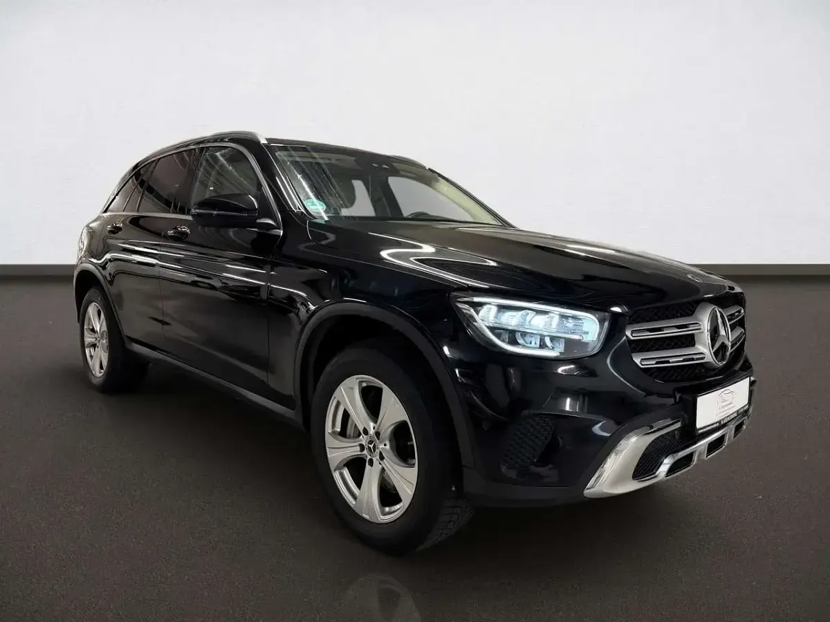 Gebraucht Mercedes GLC300 194 PS (142 kW) 2022 Schwarz  unilack SUV