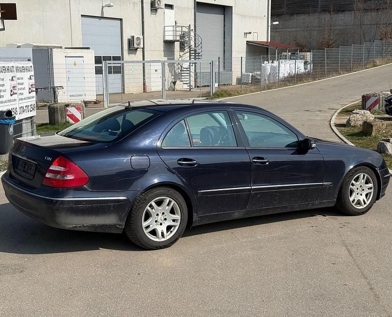 Gebraucht Mercedes E320 Elegance 224 PS (164 kW) 2006 Blau Limousine