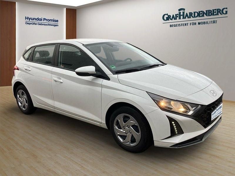 Gebraucht Hyundai i20 Select 101 PS (74 kW) 2025 Weiß Limousine