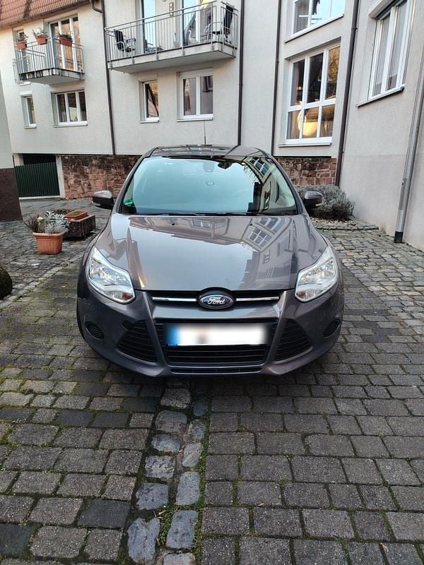 Gebraucht Ford Focus SYNC Edition 125 PS (91 kW) 2013 Braun Kombi
