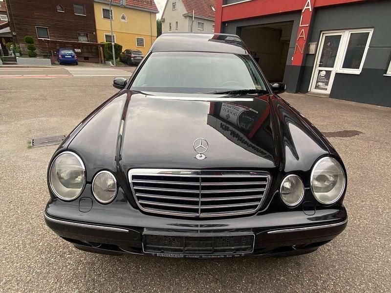 Gebraucht Mercedes E270 Elegance 170 PS (125 kW) 2001 Schwarz Kombi
