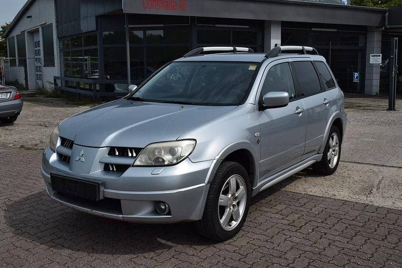 Silber Gebraucht 2006 Mitsubishi Outlander Intense SUV | 2.999 € (Guter Preis) - Bild 1/4