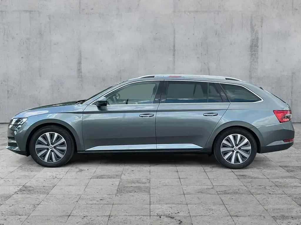 Gebraucht Skoda Superb Style 218 PS (160 kW) 2022 Grau Kombi