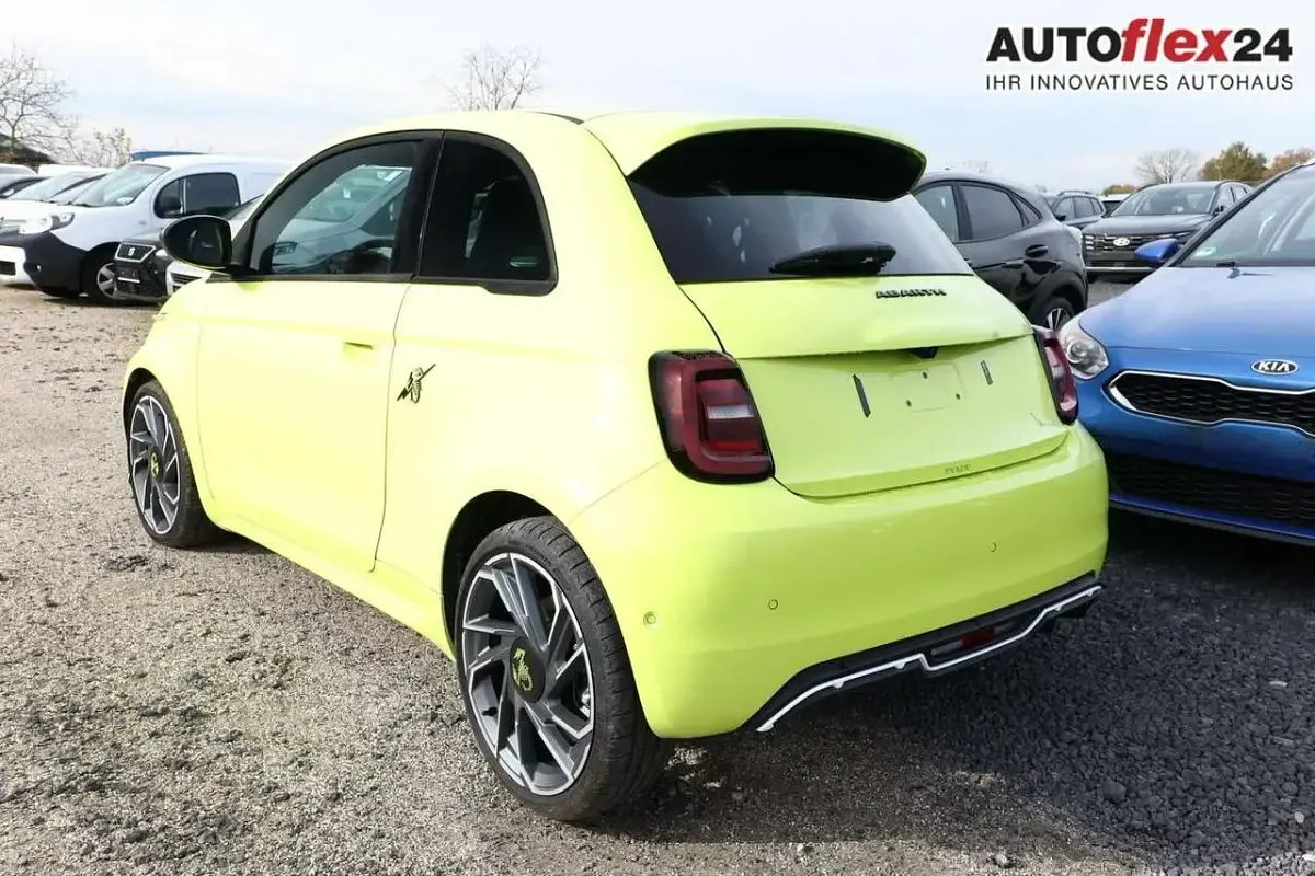Neu Abarth 500e Turismo 114 kW (155 PS) 2025 Acid green Kleinwagen