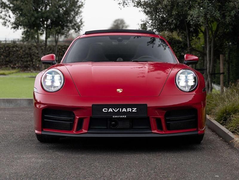 Gebraucht Porsche 992 394 PS (289 kW) 2024 Rot Coupé