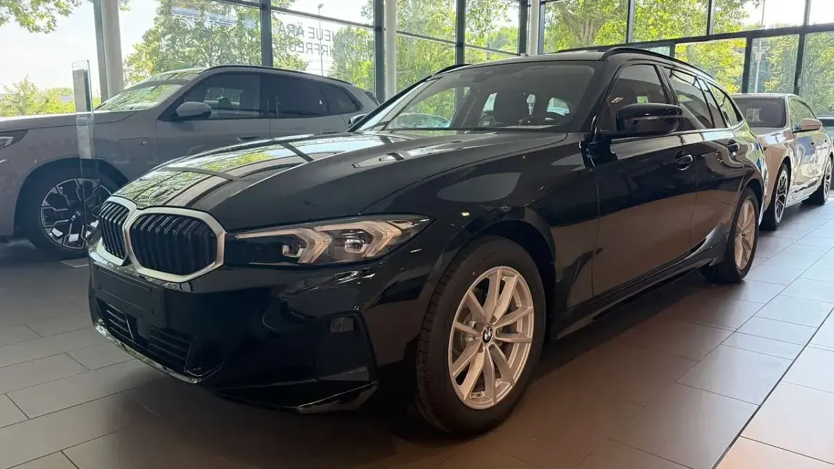 Neu BMW 318 156 PS (114 kW) 2026 Schwarz Limousine