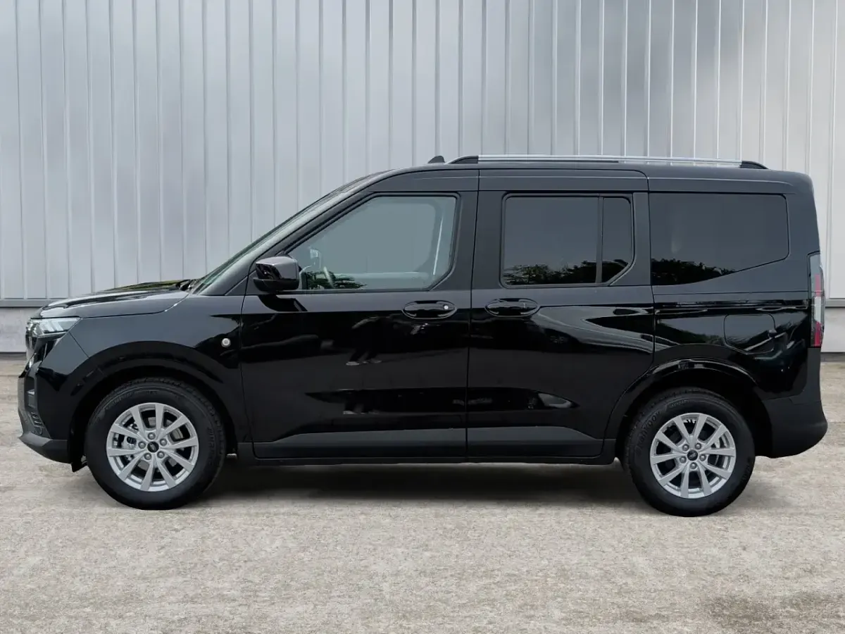 Neu Ford Tourneo Courier Titanium 125 PS (91 kW) 2025 Schwarz Van / Kleinbus