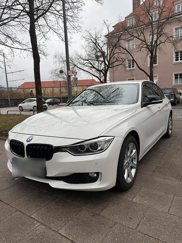 Gebraucht BMW 320 Comfort Edition 184 PS (135 kW) 2012 Weiß Limousine