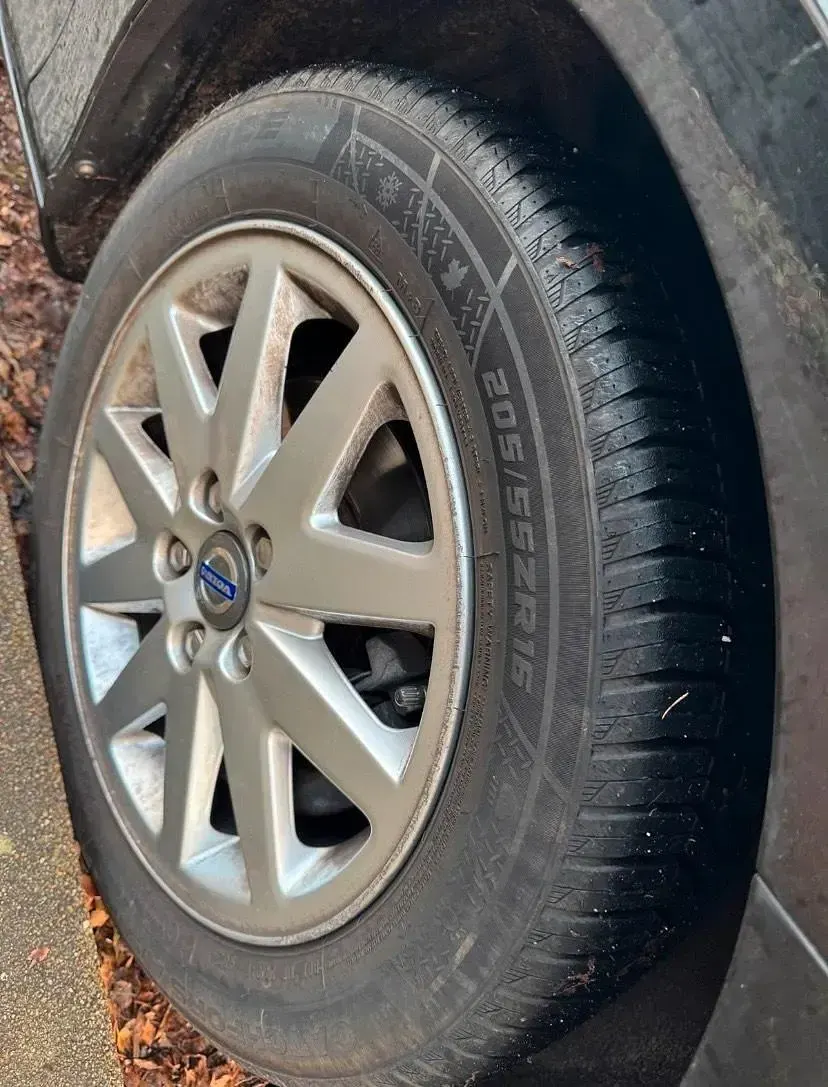 Gebraucht Volvo V40 114 PS (83 kW) 2012 Schwarz Kleinwagen