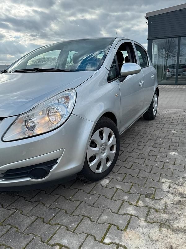 Gebraucht Opel Corsa 80 PS (58 kW) 2008 Silber Kleinwagen