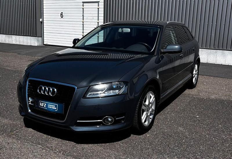 Grau Gebraucht 2011 Audi A3 Limousine | 8.000 € (Teuer) - Bild 1/4