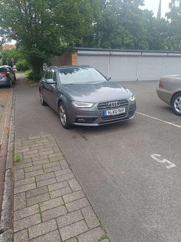 Grau Gebraucht 2012 Audi A4 Ambition Kombi | 7.500 € (Superpreis) - Bild 1/4