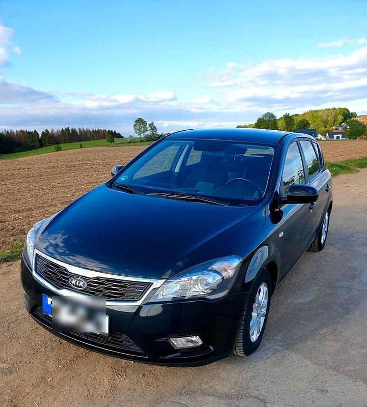 Schwarz Gebraucht 2010 Kia Ceed Spirit Kleinwagen | 4.750 € (Superpreis) - Bild 1/4