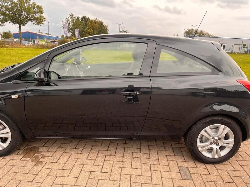 Schwarz Gebraucht 2012 Opel Corsa Coupé | 2.500 € (Guter Preis) - Bild 1/4