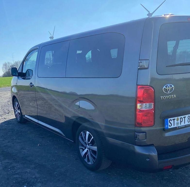 Gebraucht Toyota Proace Executive 177 PS (130 kW) 2022 Grau Van / Kleinbus