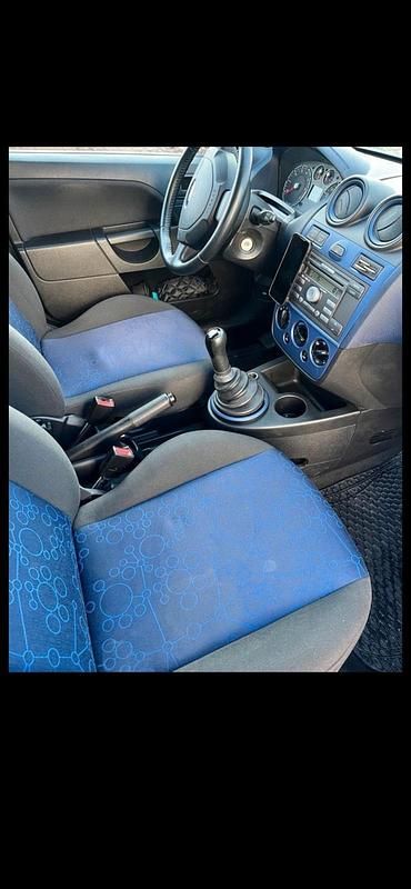 Gebraucht Ford Fiesta 80 PS (58 kW) 2008 Silber Kleinwagen