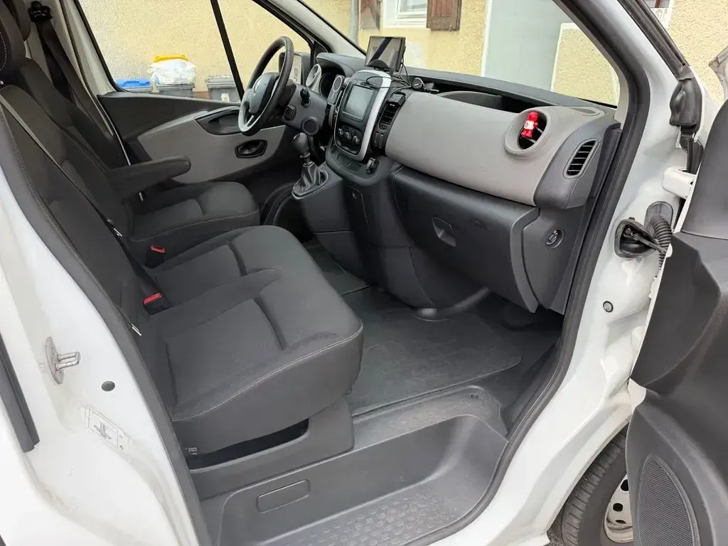 Gebraucht Renault Trafic 121 PS (88 kW) 2019 Weiß Van / Kleinbus