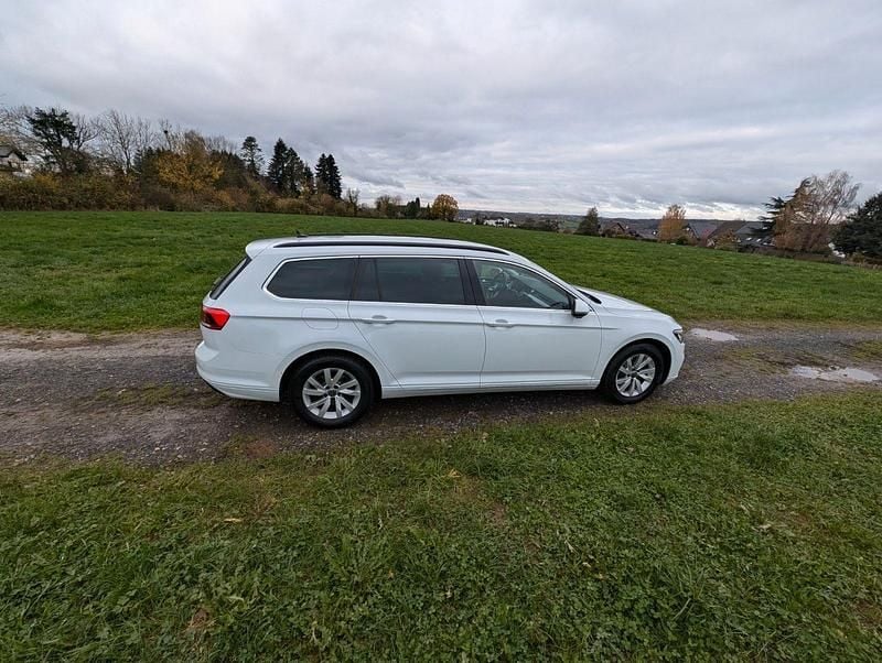 Gebraucht VW Passat Business 150 PS (110 kW) 2023 Weiß Kombi