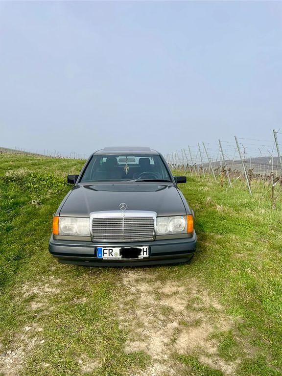 Gebraucht Mercedes 200 105 PS (77 kW) 1988 Schwarz Limousine