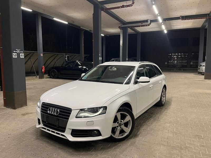 Weiß Gebraucht 2010 Audi A4 Ambiente Kombi | 4.999 € (Guter Preis) - Bild 1/4