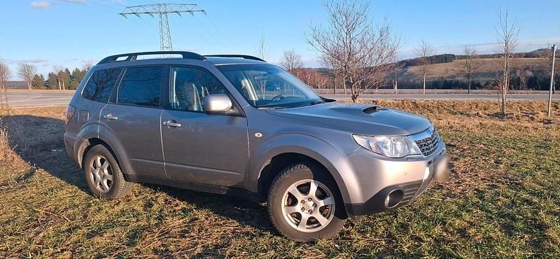 Gebraucht Subaru Forester 147 PS (108 kW) 2010 Grau SUV