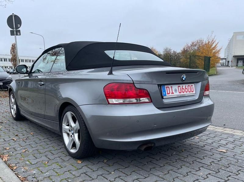 Gebraucht BMW 118 Cabriolet 143 PS (105 kW) 2010 Grau Cabrio