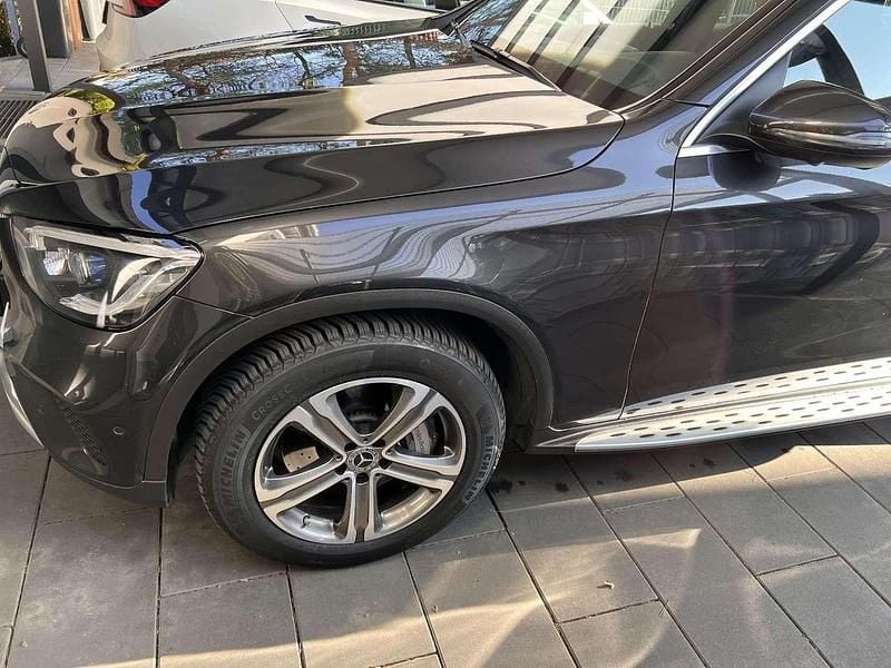 Grau Gebraucht 2020 Mercedes GLC400d SUV | 25.600 € (Fairer Preis) - Bild 1/4