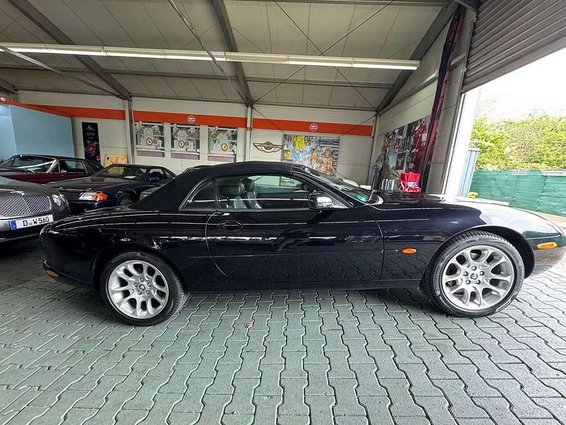 Second-hand Jaguar XK8 298 CP (219 kW) 2003 Midnight Cabrio
