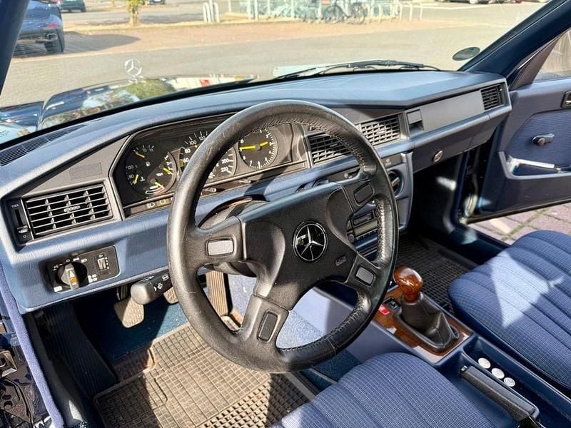 Gebraucht Mercedes 190 90 PS (66 kW) 1984 Blau Limousine