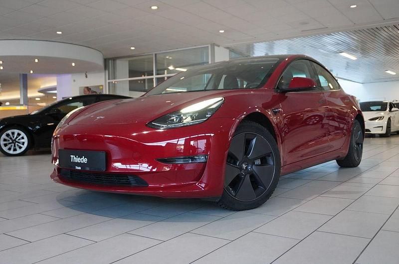 Gebraucht Tesla Model 3 366 kW (498 PS) 2022 Midnight cherry metallic Limousine