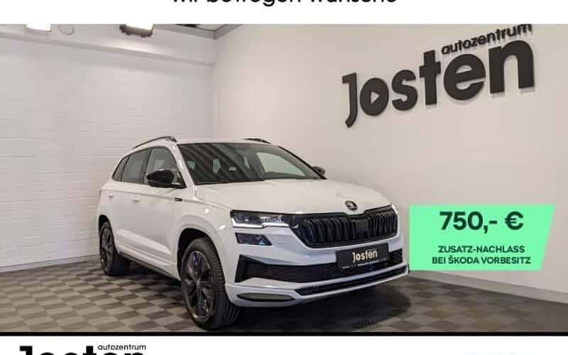 Moonweiss metallic Gebraucht 2025 Skoda Karoq SportLine SUV | 40.790 € (Fairer Preis) - Bild 1/4