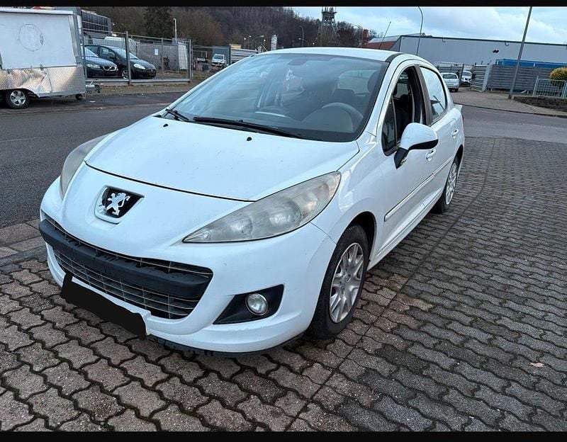Weiß Gebraucht 2012 Peugeot 207 Limousine | 1.599 € (Superpreis) - Bild 1/4