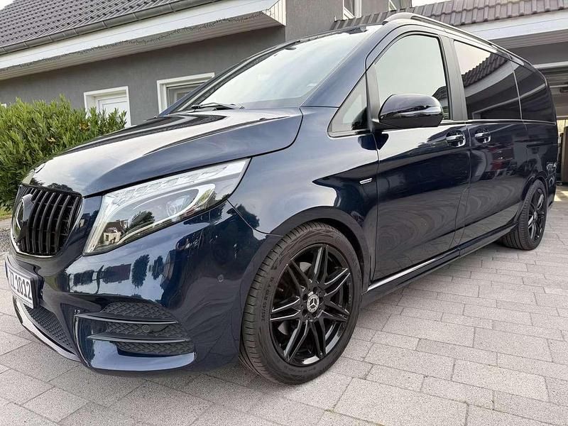 Schwarz Gebraucht 2018 Mercedes V250 Edition Van / Kleinbus | 49.000 € (Teuer) - Bild 1/4
