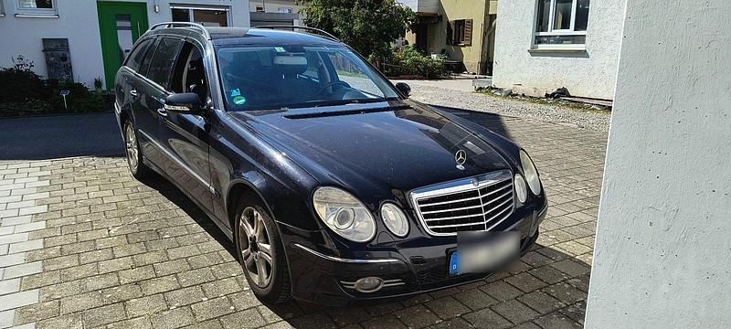 Schwarz Gebraucht 2007 Mercedes E220 Avantgarde Kombi | 4.490 € (Fairer Preis) - Bild 1/4