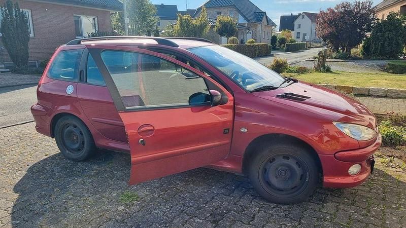 Rot Gebraucht 2006 Peugeot 206 Filou Limousine | 1.999 € (Guter Preis) - Bild 1/4