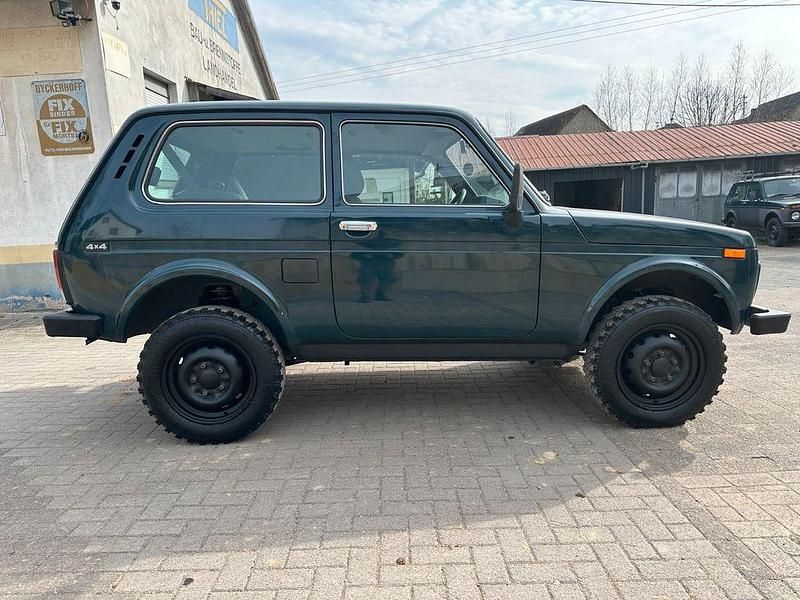 Gebraucht Lada niva 82 PS (60 kW) 2009 Grün SUV
