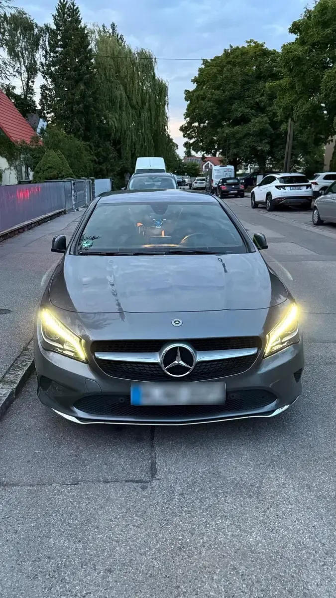 Gebraucht Mercedes CLA180 122 PS (89 kW) 2018 Grau Coupé