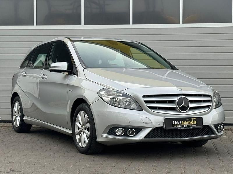 Gebraucht Mercedes B180 109 PS (80 kW) 2011 Silber Van / Kleinbus