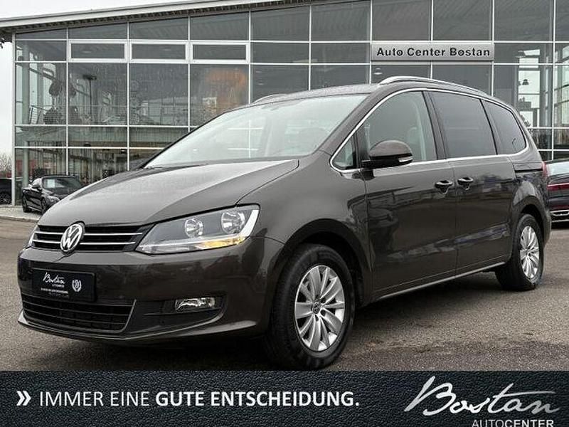 Gebraucht VW Sharan Comfortline 160 PS (117 kW) 2017 Braun Van / Kleinbus