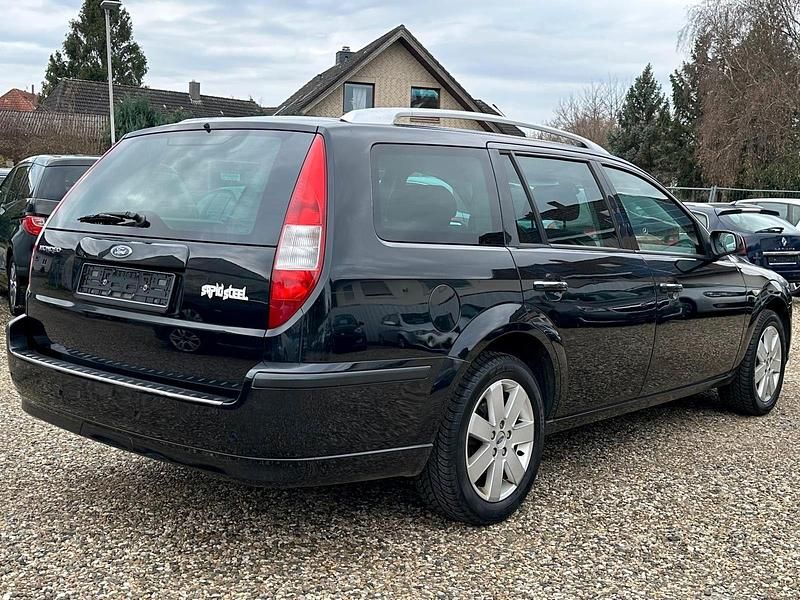 Gebraucht Ford Mondeo Titanium 125 PS (91 kW) 2007 Pantherschwarz metallic Kombi