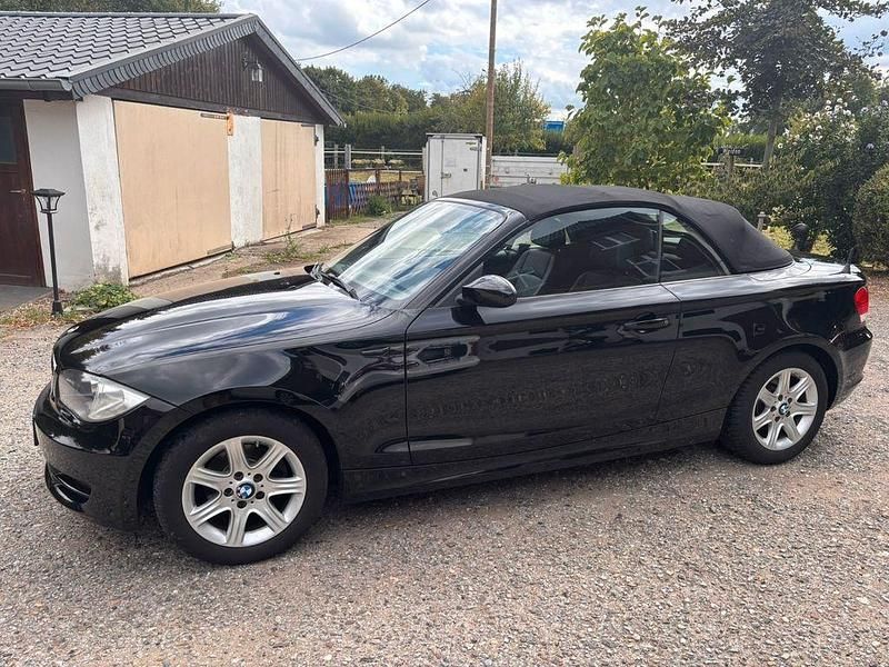 Schwarz Gebraucht 2009 BMW 118 Cabriolet Cabrio | 7.800 € (Fairer Preis) - Bild 1/4
