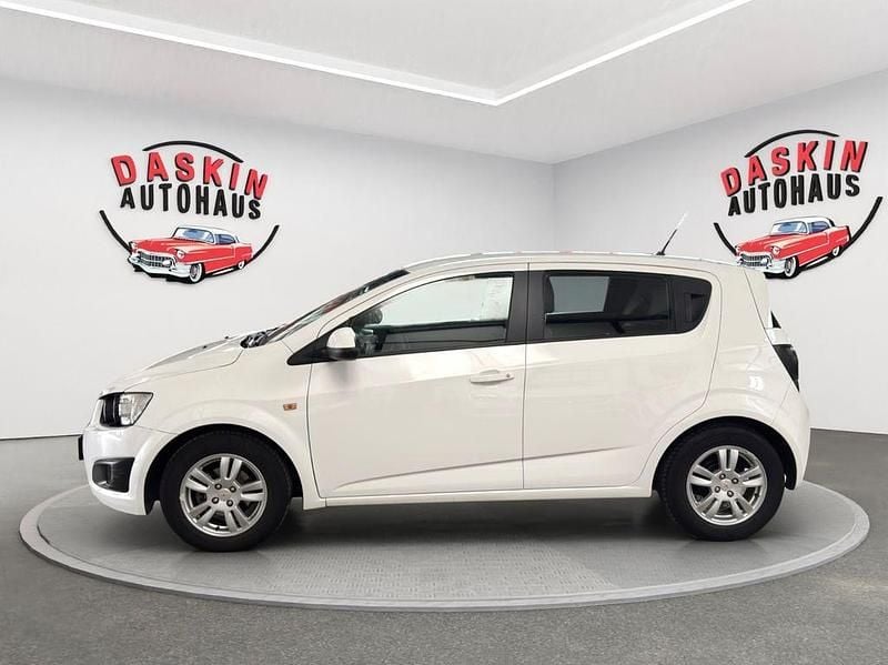 Gebraucht Chevrolet Aveo LT 101 PS (74 kW) 2011 Weiß Kleinwagen
