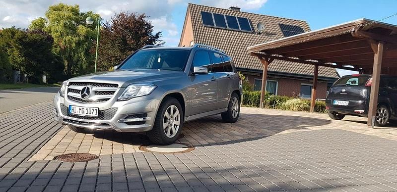 Grau Gebraucht 2012 Mercedes GLK220 SUV | 16.800 € (Fairer Preis) - Bild 1/4